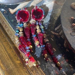 Vintage Chipita Ruby & Teal/Peridot Crystals & gold bead earrings